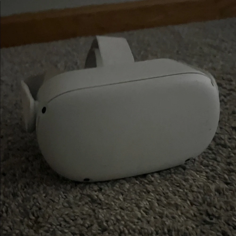 Standalone White VR Headset